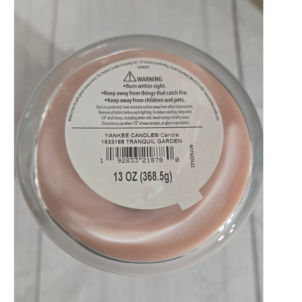 NWT Yankee Candle Floral Tranquil Garden Peaceful 13oz Candle Two Wicks - Picture 5 of 5